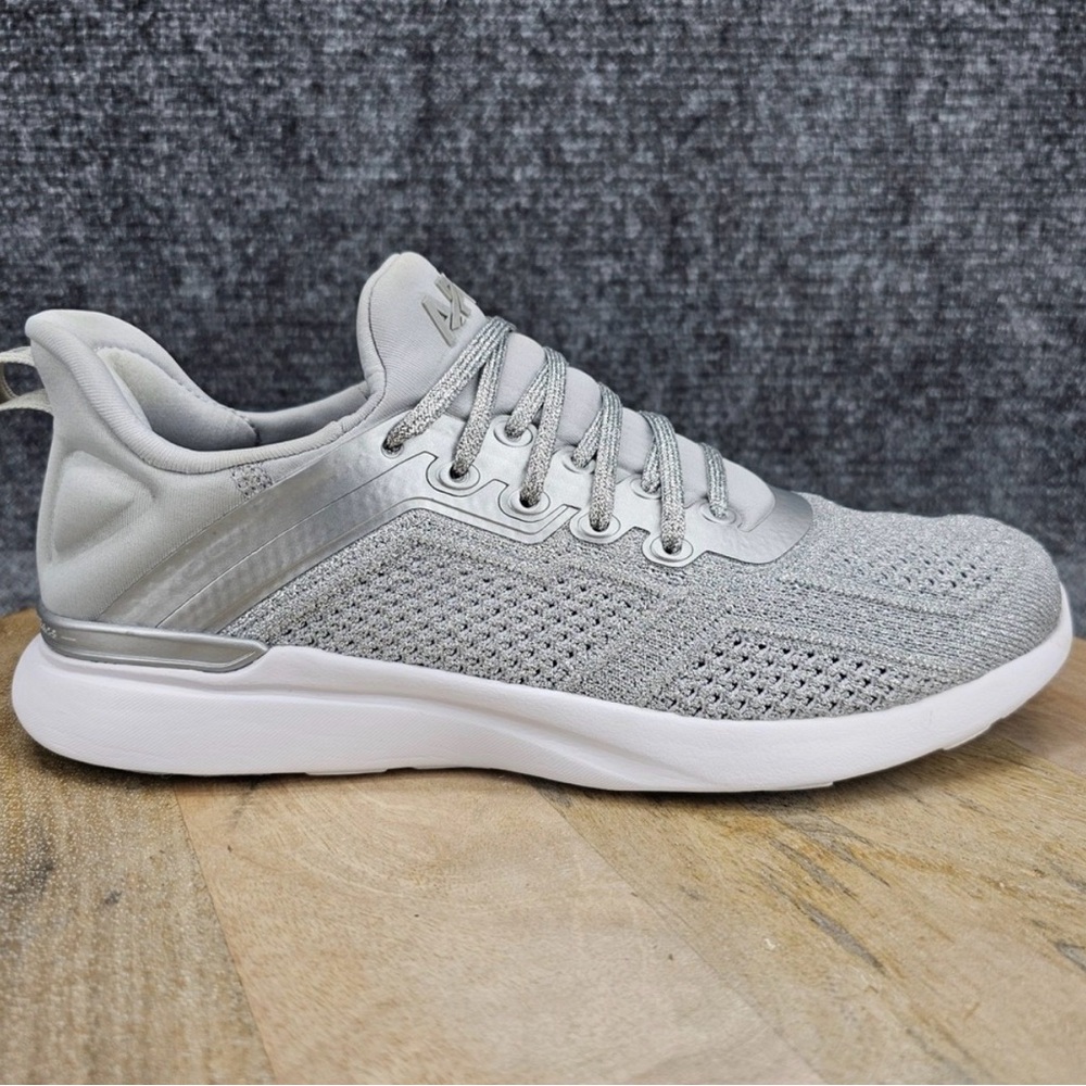 APL Techloom Tracer Shoes Womens Size 8 Silver Low Top Athletic Running Shoes